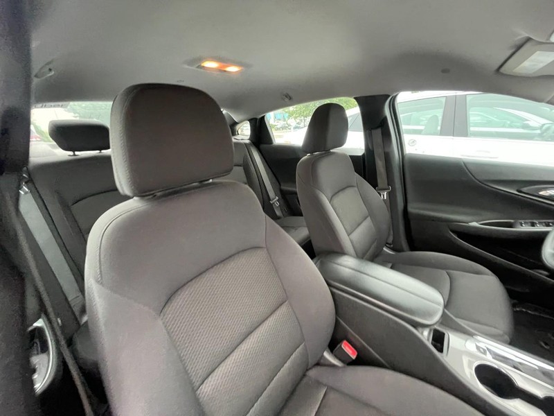 Chevrolet Malibu Vehicle Image 04