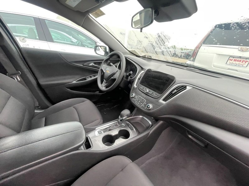 Chevrolet Malibu Vehicle Image 05