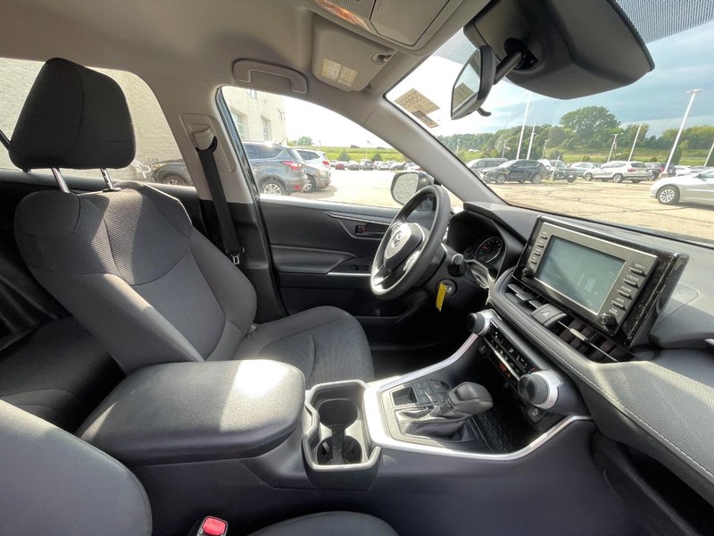 Toyota RAV4 Vehicle Image 05