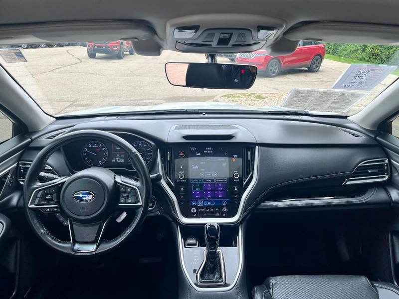 Subaru Legacy Vehicle Image 10