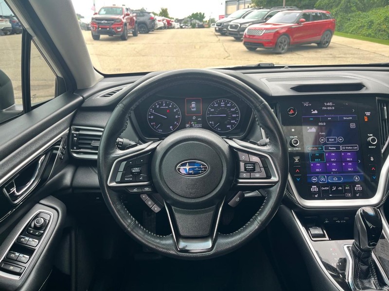 Subaru Legacy Vehicle Image 11
