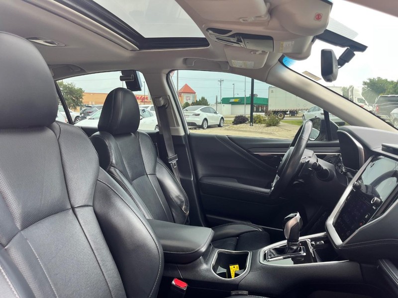 Subaru Legacy Vehicle Image 13