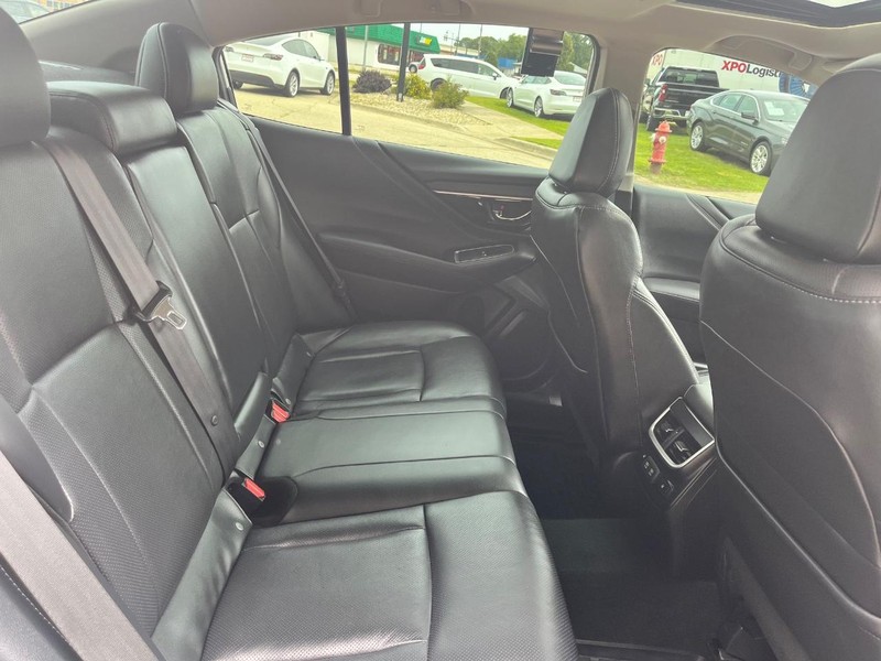 Subaru Legacy Vehicle Image 15