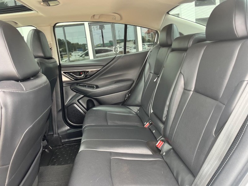 Subaru Legacy Vehicle Image 16