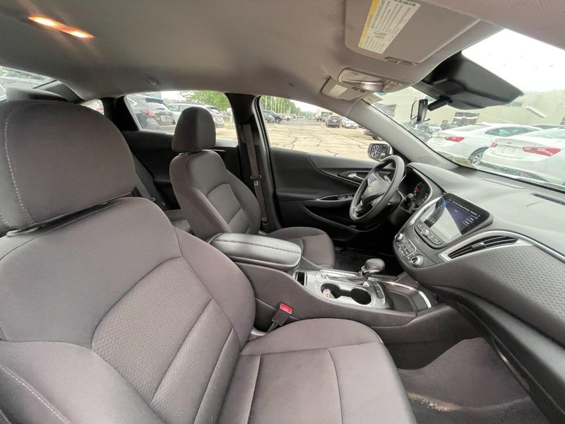 Chevrolet Malibu Vehicle Image 03