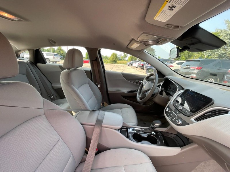 Chevrolet Malibu Vehicle Image 03