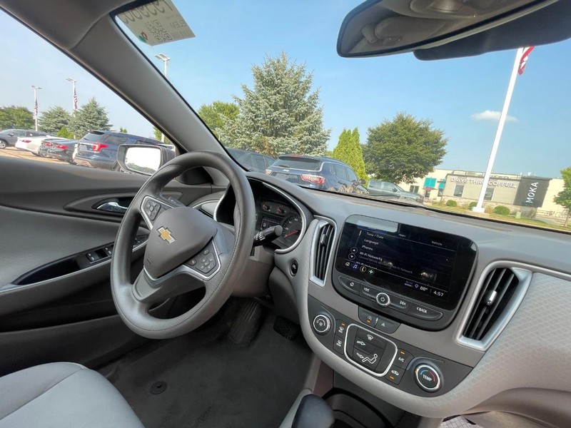 Chevrolet Malibu Vehicle Image 06