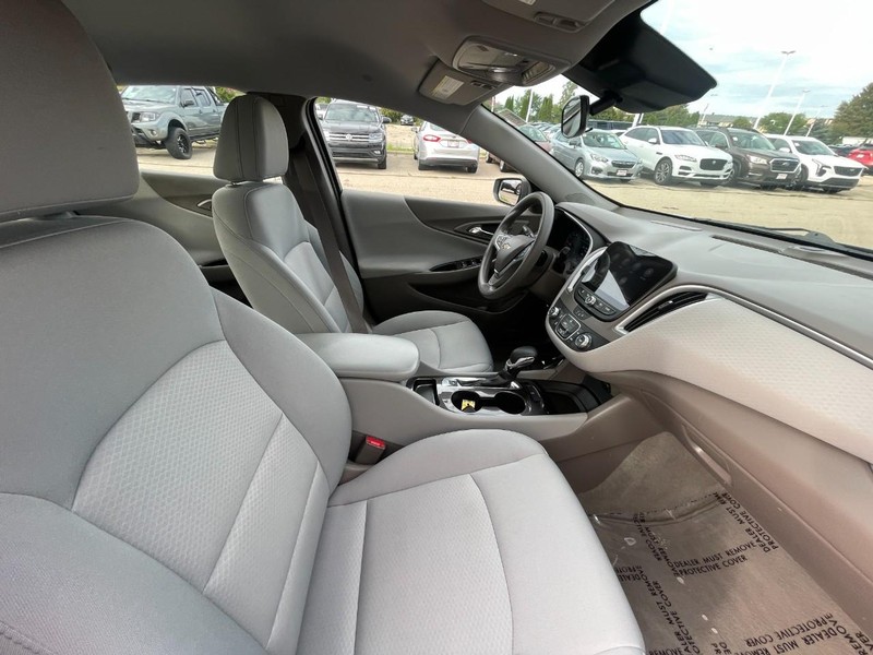 Chevrolet Malibu Vehicle Image 10