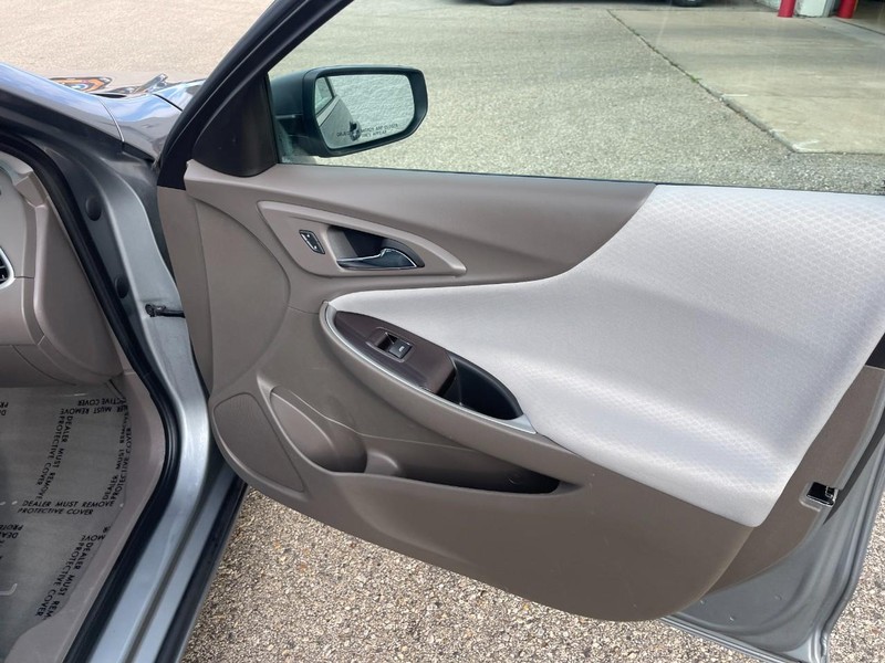 Chevrolet Malibu Vehicle Image 11
