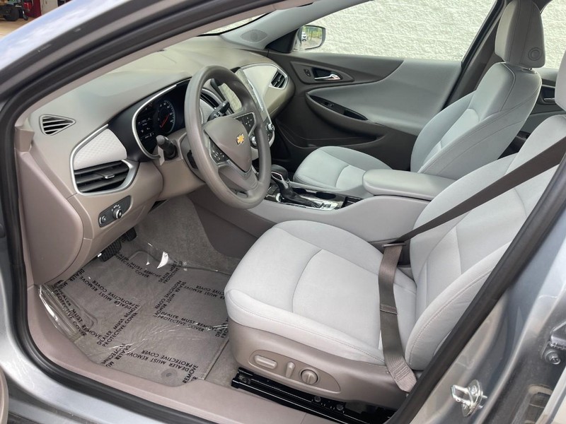 Chevrolet Malibu Vehicle Image 19