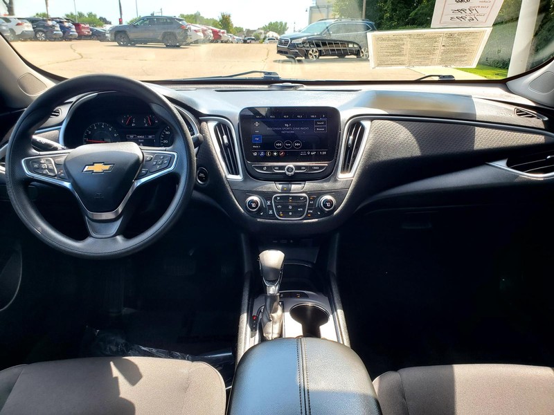 Chevrolet Malibu Vehicle Image 08