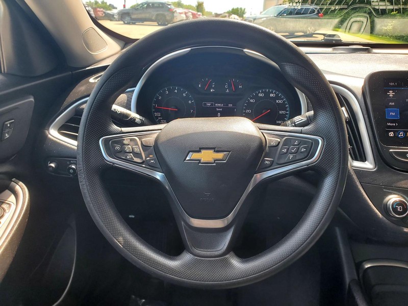 Chevrolet Malibu Vehicle Image 09
