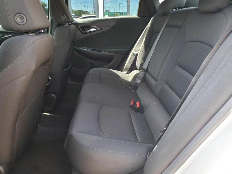 Chevrolet Malibu Vehicle Image 15