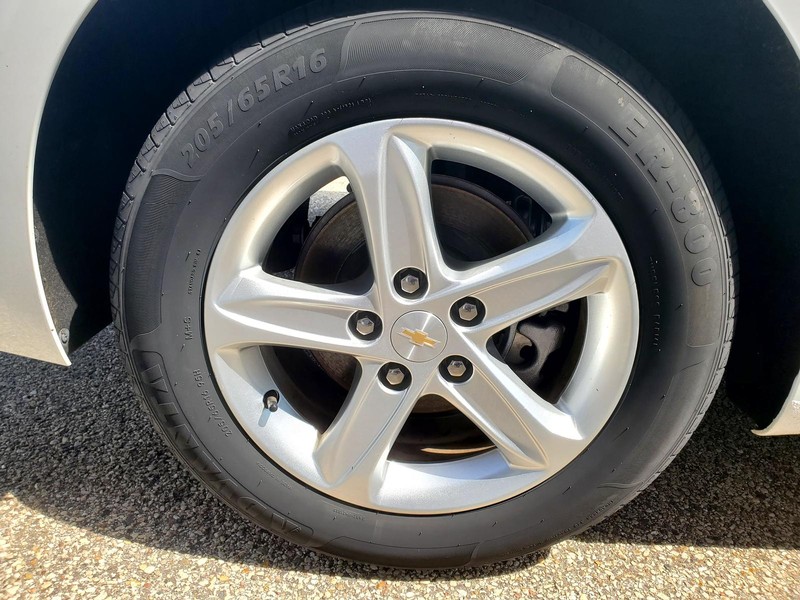 Chevrolet Malibu Vehicle Image 16