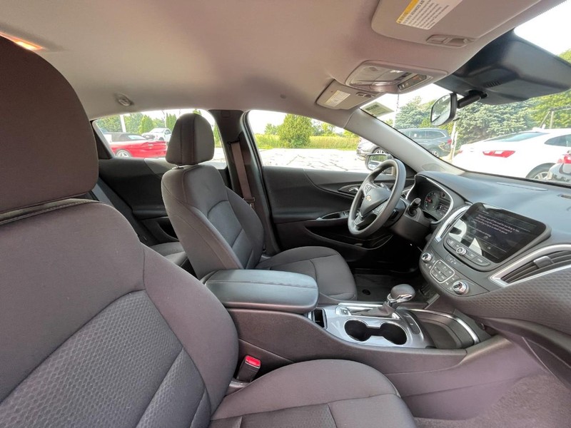 Chevrolet Malibu Vehicle Image 03