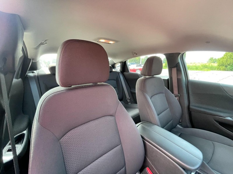 Chevrolet Malibu Vehicle Image 04