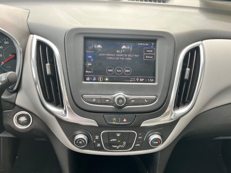 Chevrolet Equinox Vehicle Image 10