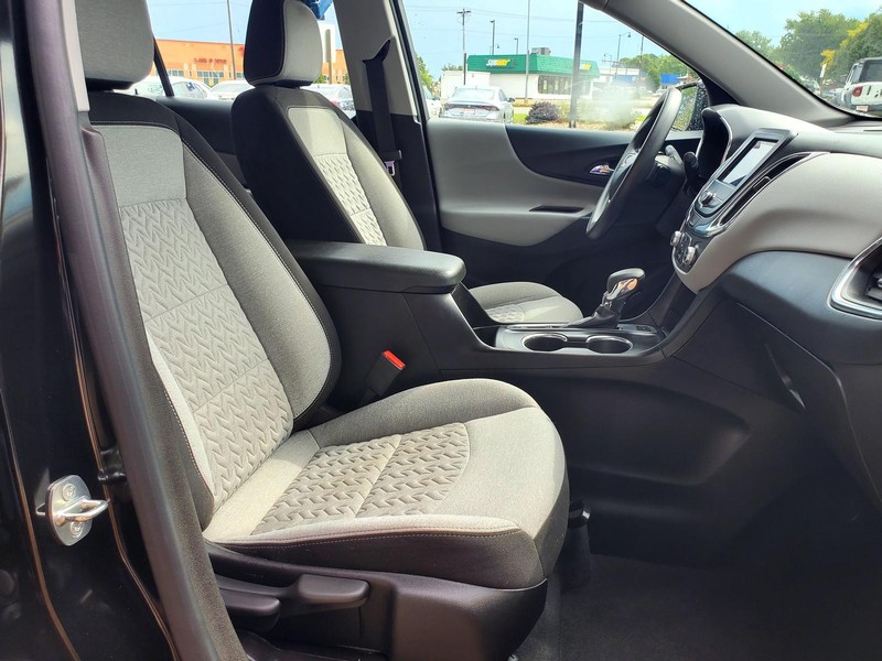 Chevrolet Equinox Vehicle Image 13