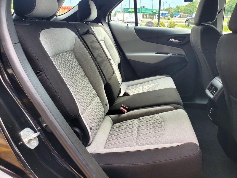 Chevrolet Equinox Vehicle Image 14