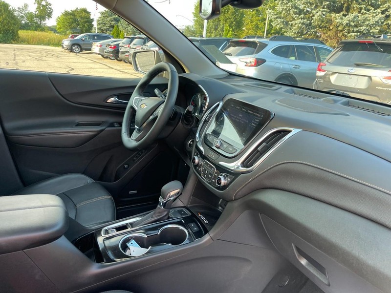 Chevrolet Equinox Vehicle Image 02