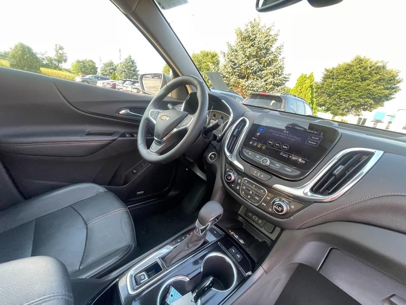 Chevrolet Equinox Vehicle Image 03