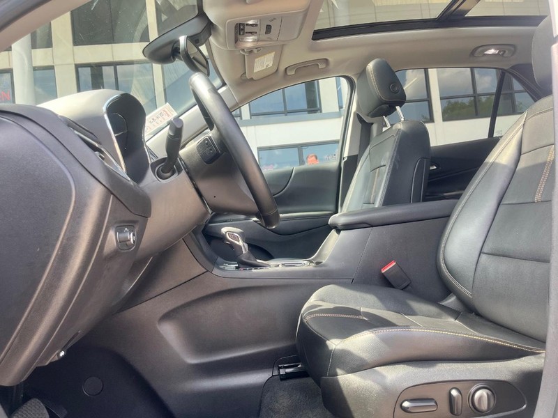 Chevrolet Equinox Vehicle Image 11