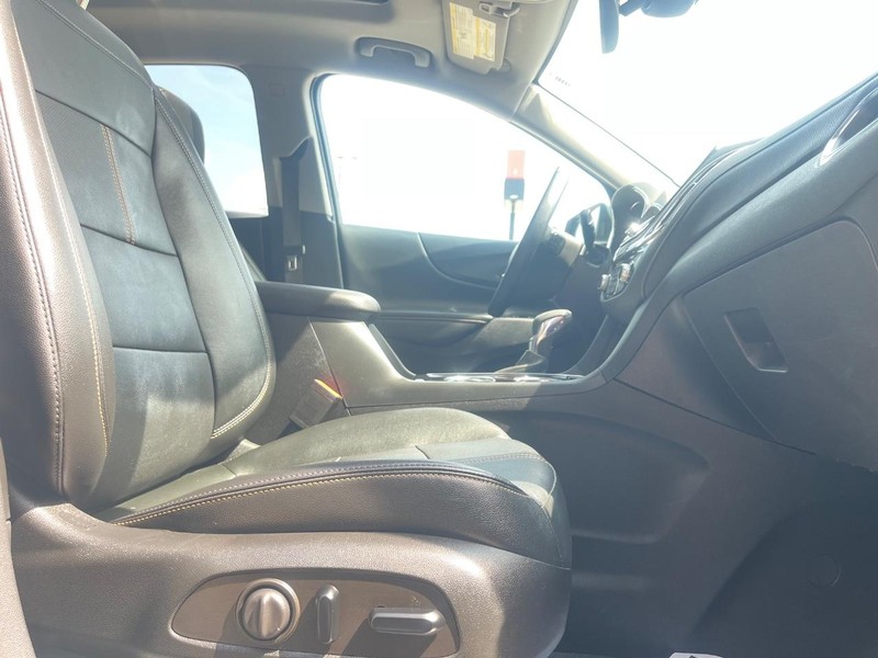 Chevrolet Equinox Vehicle Image 12