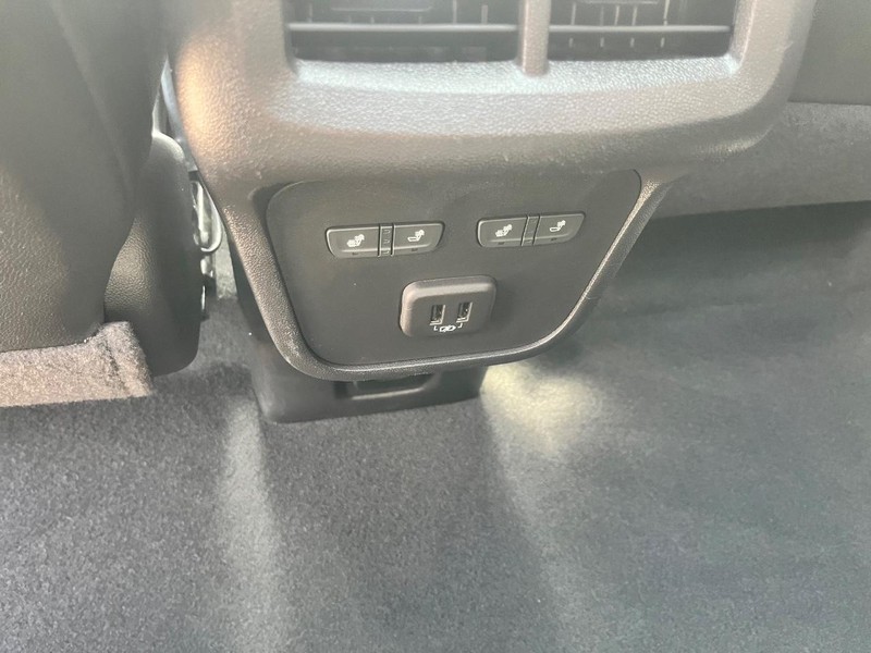 Chevrolet Equinox Vehicle Image 15
