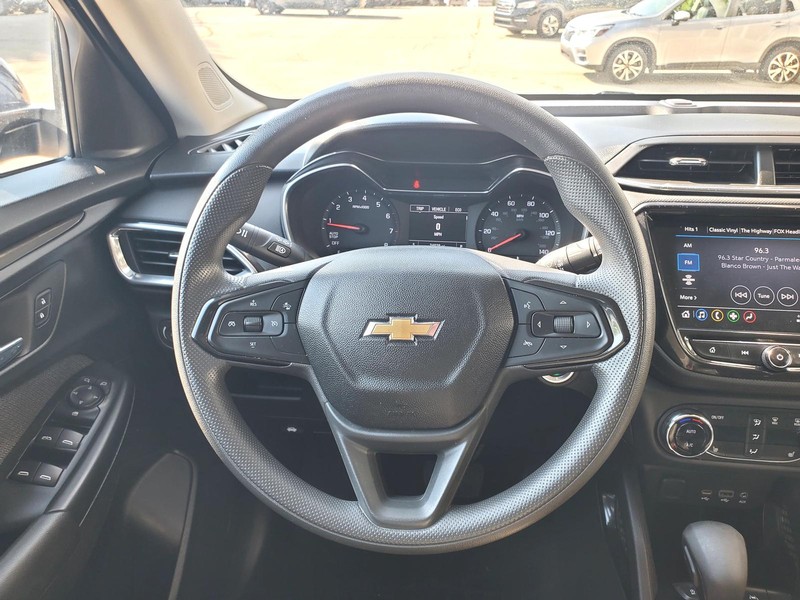 Chevrolet TrailBlazer Vehicle Image 09