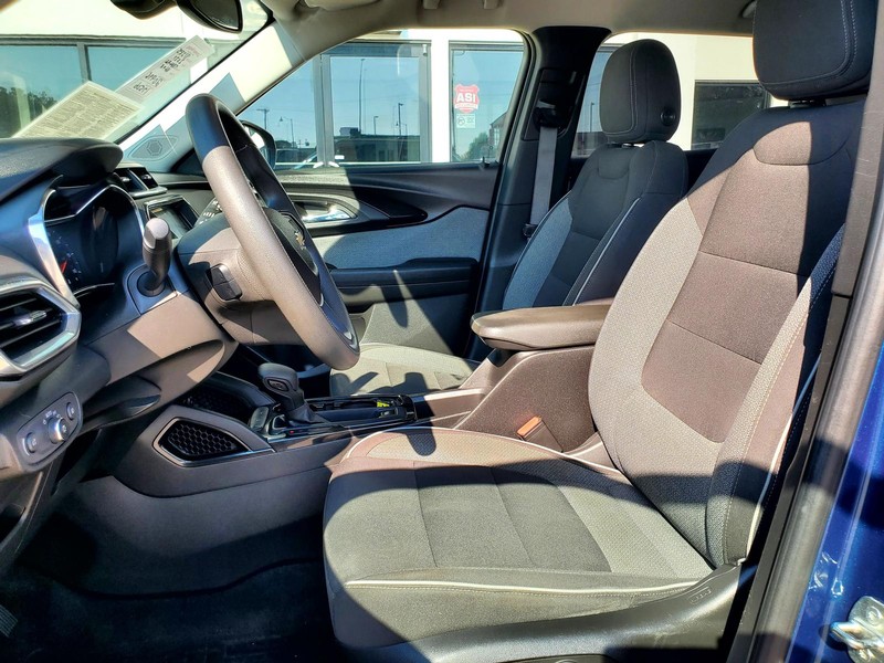 Chevrolet TrailBlazer Vehicle Image 12