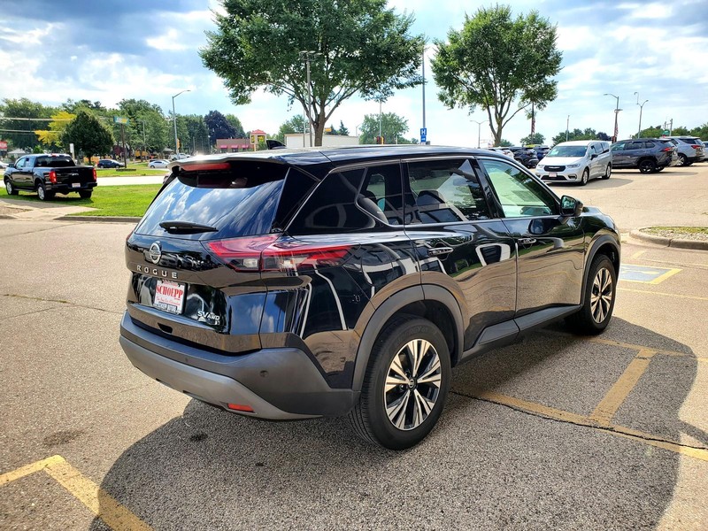 Nissan Rogue Vehicle Image 05