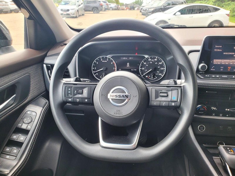 Nissan Rogue Vehicle Image 09