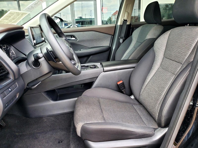 Nissan Rogue Vehicle Image 12