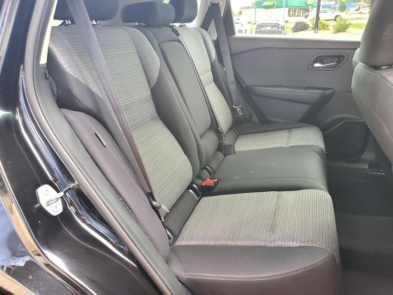 Nissan Rogue Vehicle Image 14