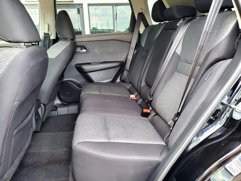 Nissan Rogue Vehicle Image 15