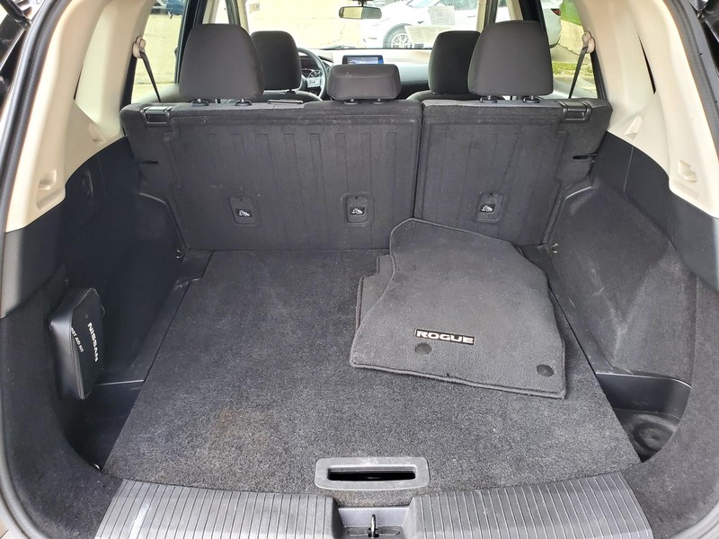 Nissan Rogue Vehicle Image 16