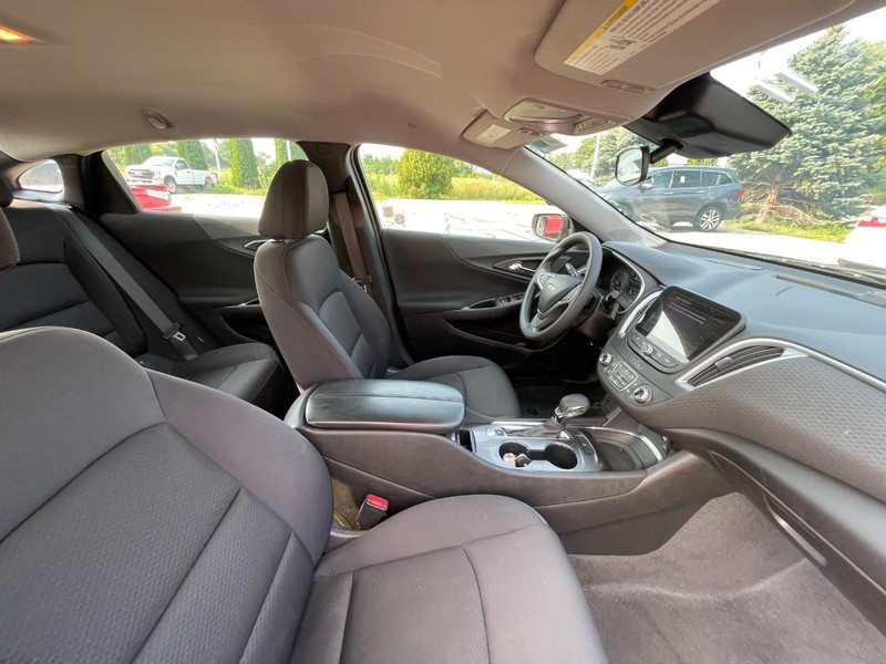 Chevrolet Malibu Vehicle Image 03