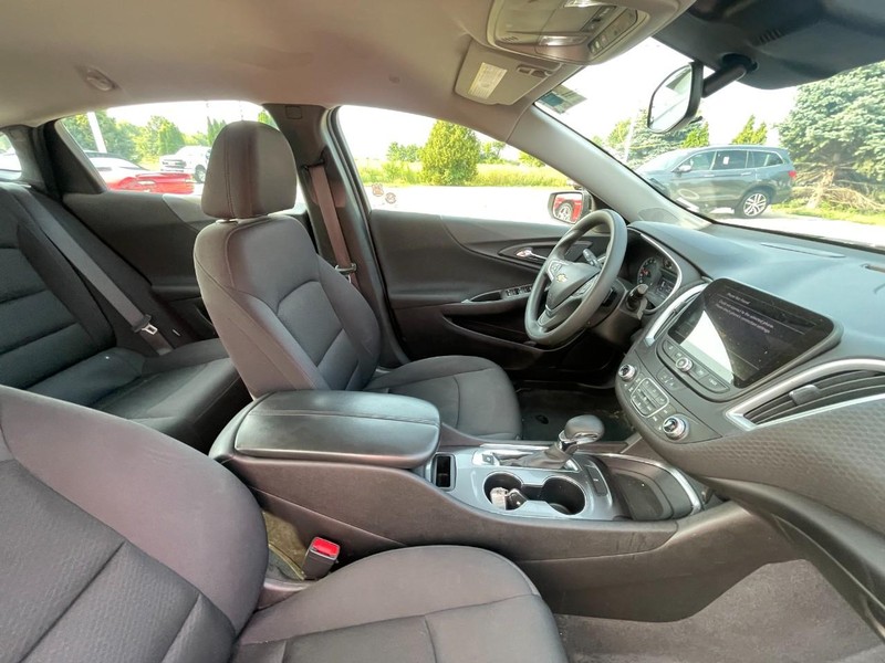 Chevrolet Malibu Vehicle Image 05