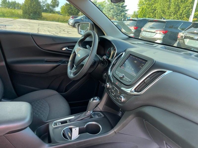 Chevrolet Equinox Vehicle Image 02