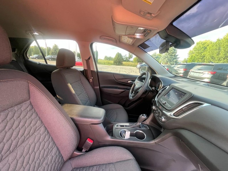 Chevrolet Equinox Vehicle Image 03