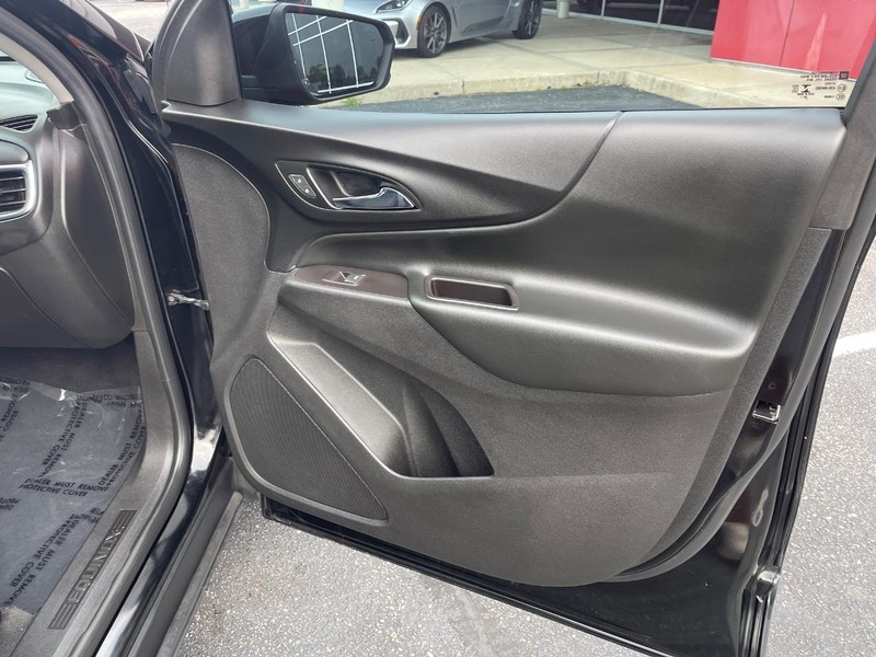 Chevrolet Equinox Vehicle Image 15