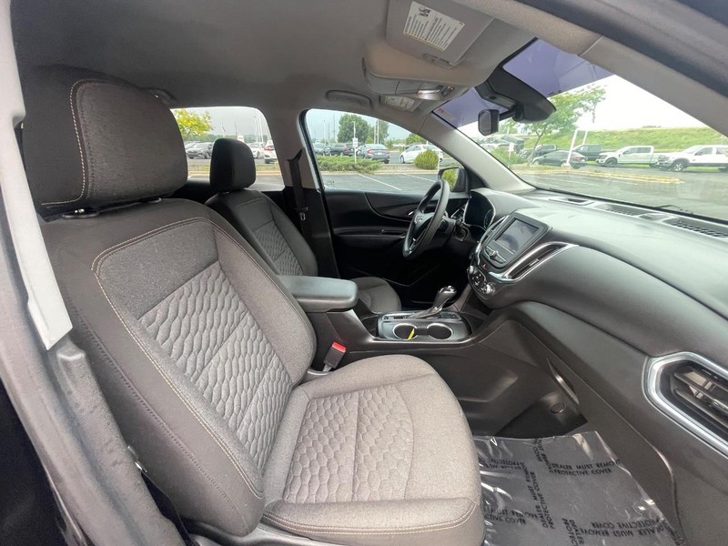 Chevrolet Equinox Vehicle Image 16
