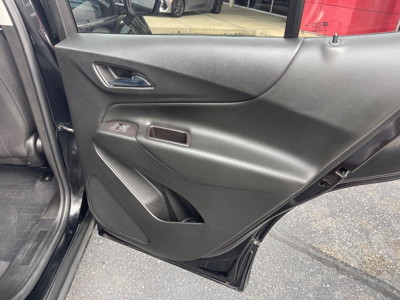 Chevrolet Equinox Vehicle Image 18
