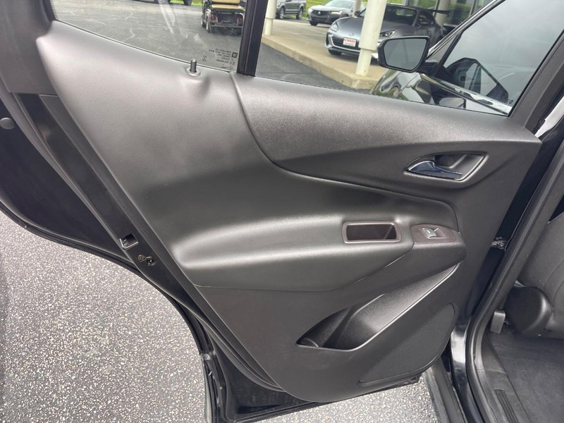 Chevrolet Equinox Vehicle Image 21
