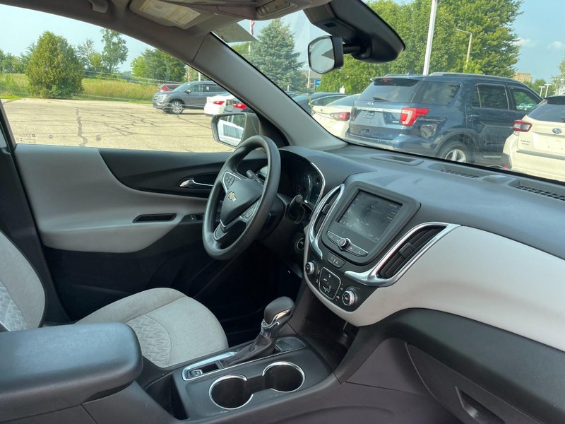 Chevrolet Equinox Vehicle Image 02