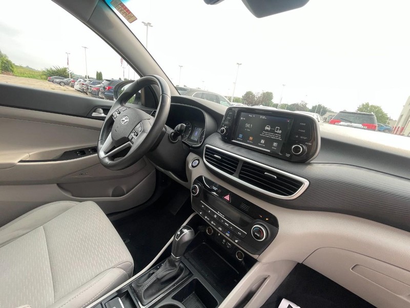 Hyundai Tucson Vehicle Image 05