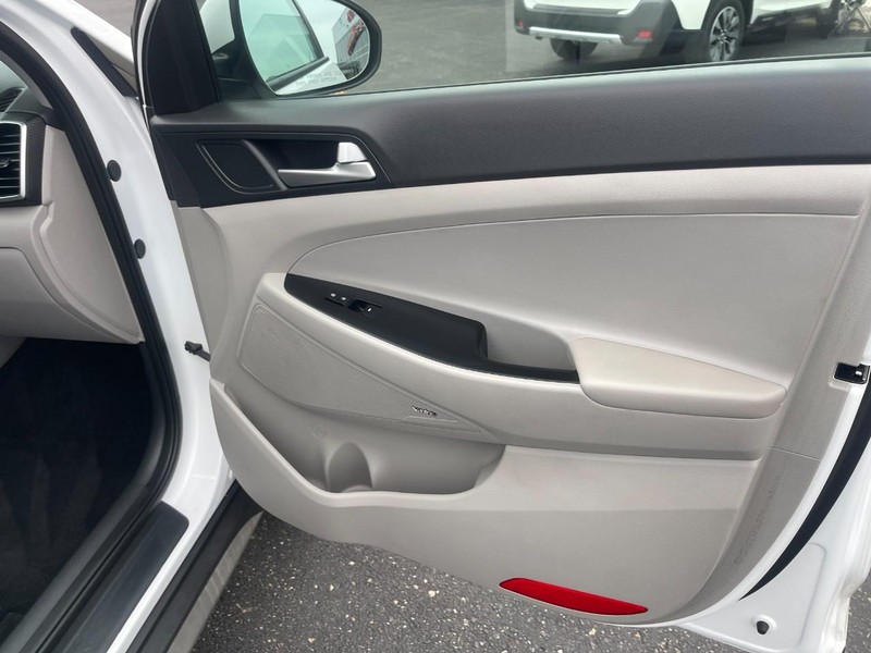 Hyundai Tucson Vehicle Image 06