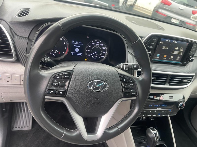 Hyundai Tucson Vehicle Image 18