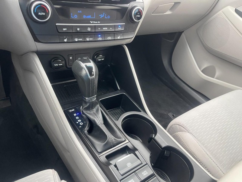 Hyundai Tucson Vehicle Image 23