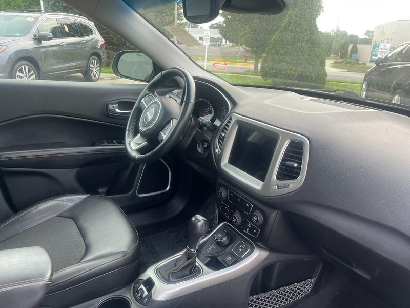 Jeep Compass Vehicle Image 02